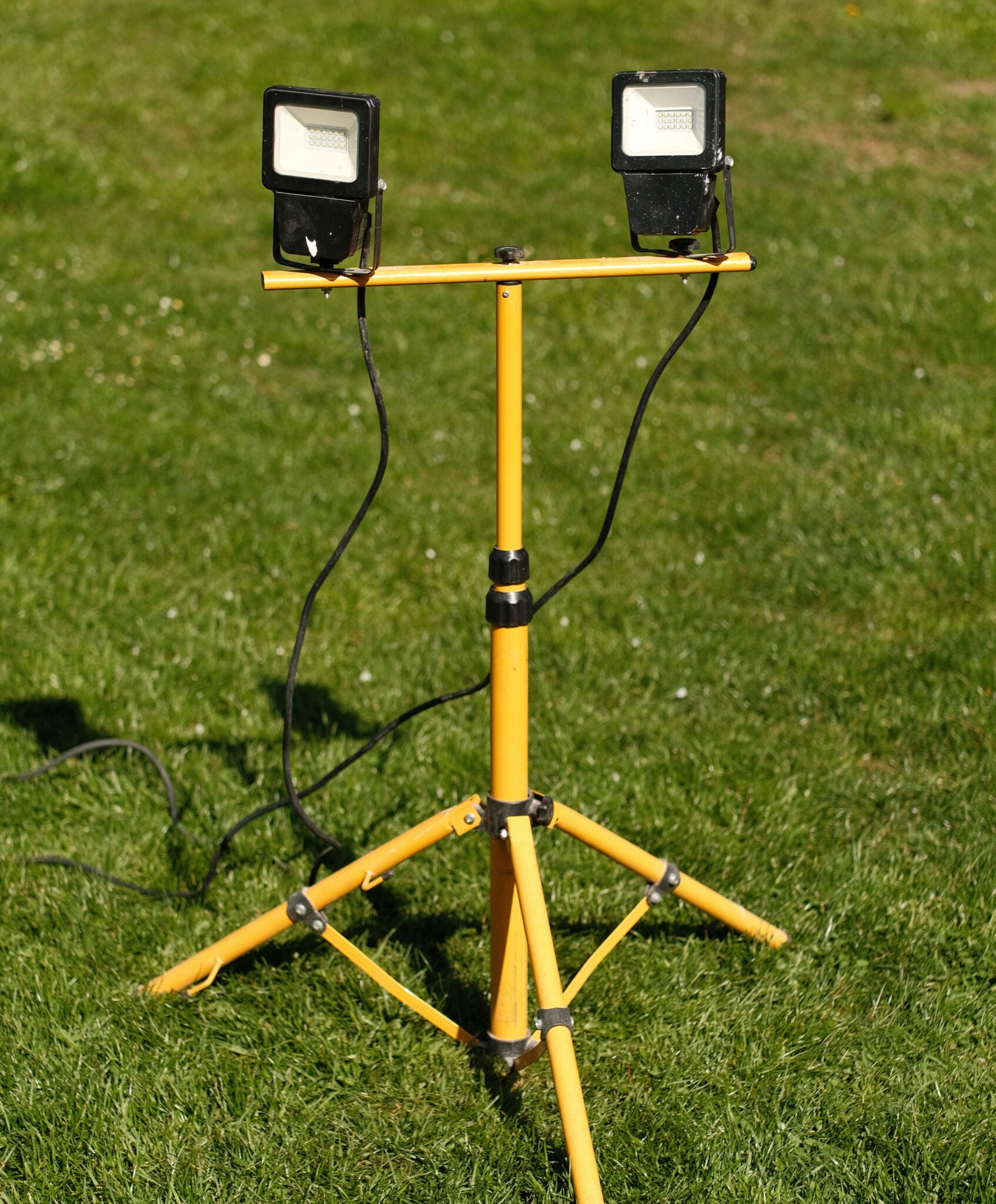 LED Baustellenlampe mit Stativ, 